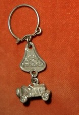 METAL Auto Nougat Keyring Keyring by MONTBÉLIARD COUPO SANTO BUGATTI