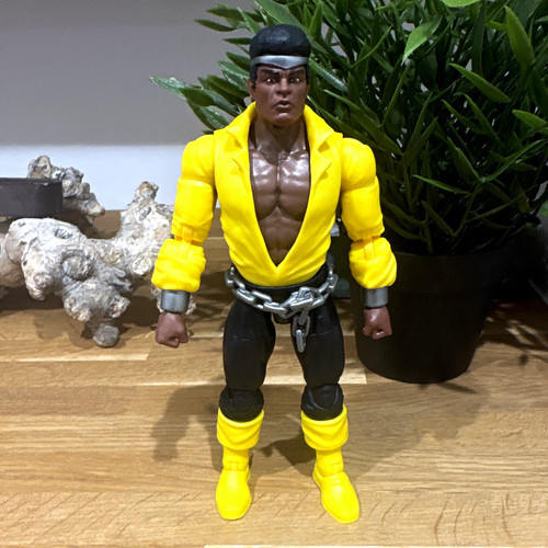 Luke cage marvel legends