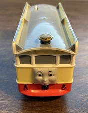 FLORA TRAM TOMY Thomas