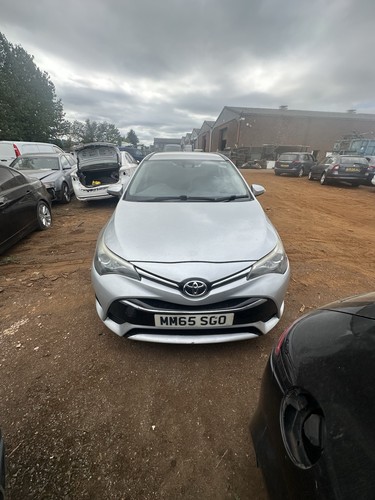 Toyota avensis 2017 - 1.6, front