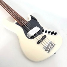 Marcus Miller V3 5-string bass