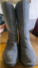 Bearpaw grey suede boots size