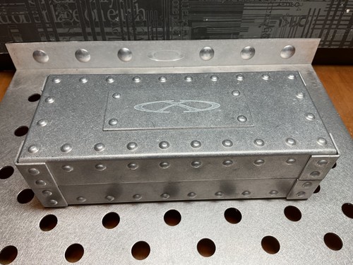 Oakley metal vault - case,