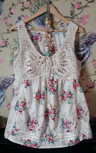 Vintage style cream raspberry