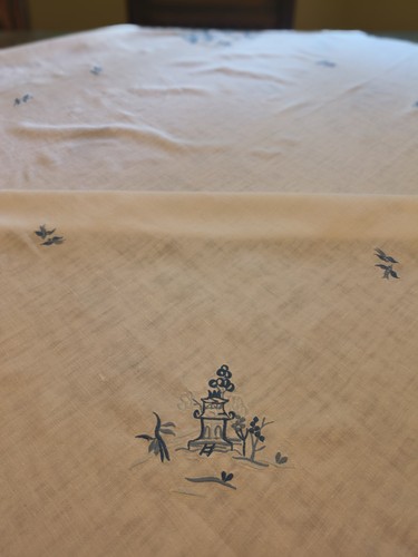 Vintage willow pattern - willow, linen