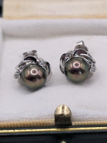 Exquisite 18k white gold - exquisite,