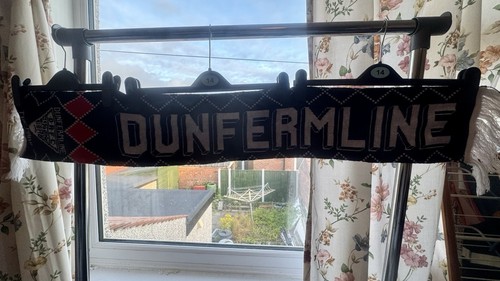 Black red white dunfermline - red,