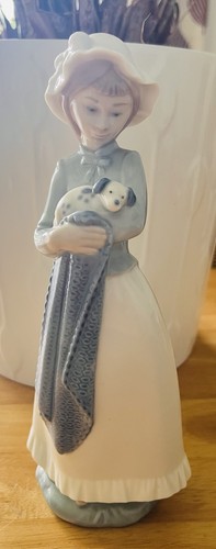 Nao girl holding - nao,