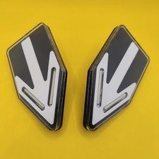 2 x  London Defile Markers For Army Tank Route Self Luminous Route Arrow 06/99