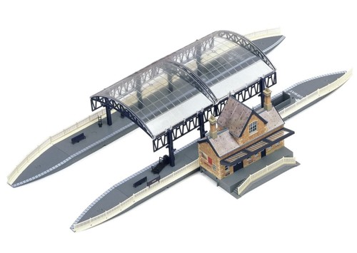Hornby r8009 station - station, terminus