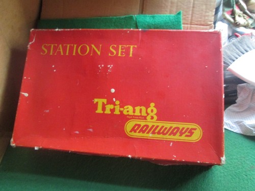 Tri ang r81 station set - tri-ang,