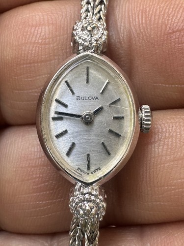 Vintage 1979 bulova woman - 1979,