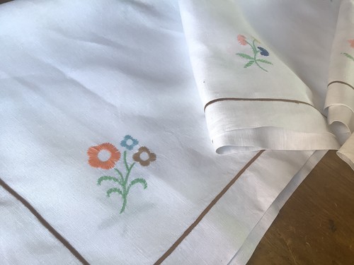 Vintage hand embroidered - hand,