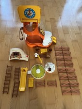 1977 Vintage Matchbox Live-N-Learn Play Boot House Figure & Accessories