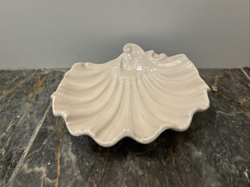 Pale pink shell ceramic soap - pale,
