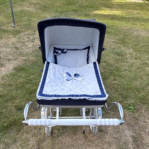Silvercross dolls pram - dolls, with