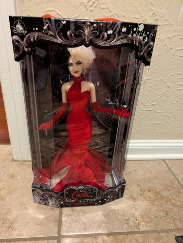 Disney shop exclusive cruella - disney,