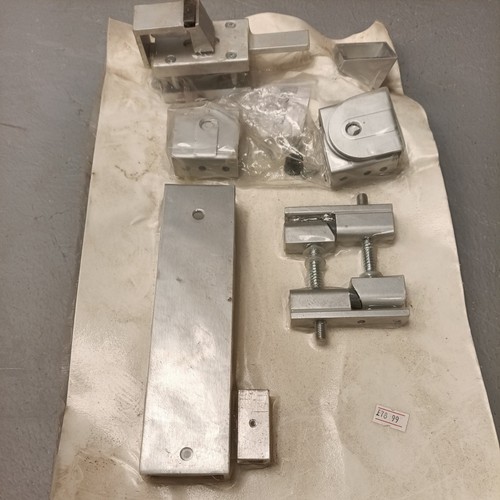 Aluminium washroom cubicle - washroom/,
