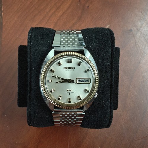 Vintage seiko 6106 7047 - dx, two