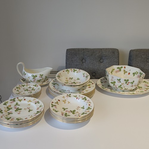 Full piece wedgwood wild - 30-piece,