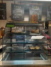 CURVED CAKE COLD DISPLAY