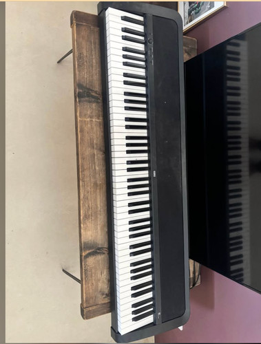 Korg digital piano keyboard - , 88