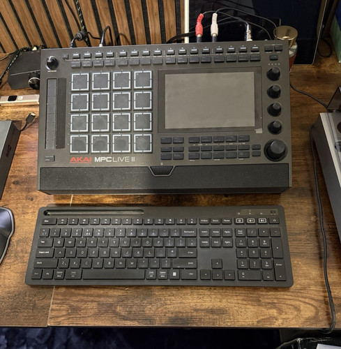 Akai mpc live - iii, wooden