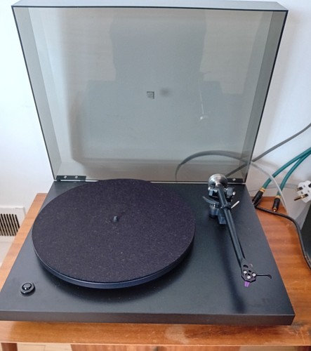 Rega planar turntable - planar, 3