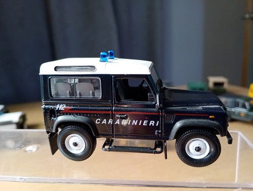 Italian police land rover - land,
