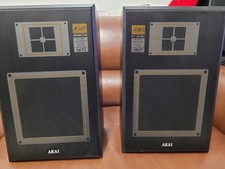 Akai UM-SR300 2 way speakers