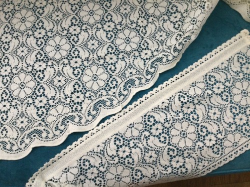 Top bottom cream lace - &,
