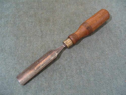 Large carving gouge by i - 1",