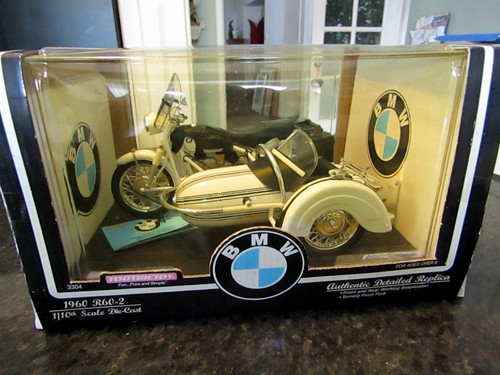 White bmw r60 motorcycle - bmw,