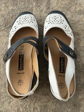 Loretta Mary Jane Shoes Size 5