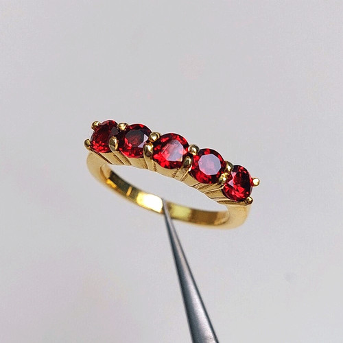 Round red diamond - round,