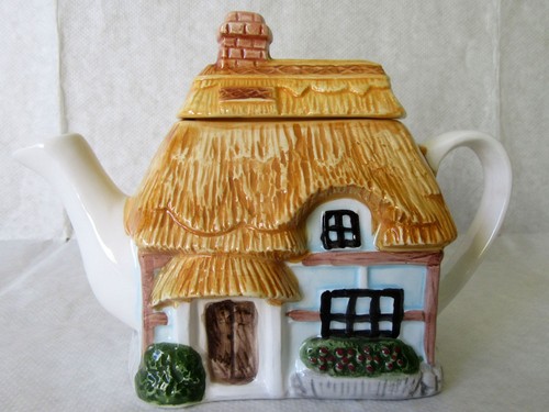Ceramic cottage teapot vintage - cottage,