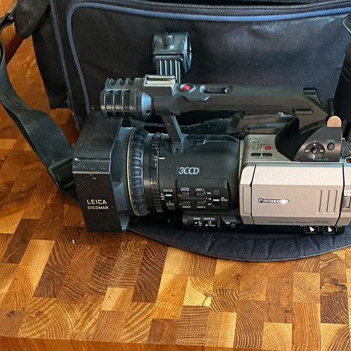 Panasonic dvx100b 3ccd - panasonic,