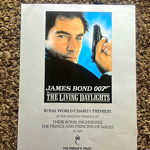 James bond 007 - bond, living