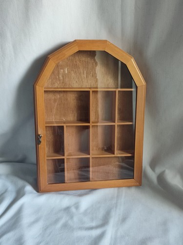 Vintage wooden trinket display - vintage,