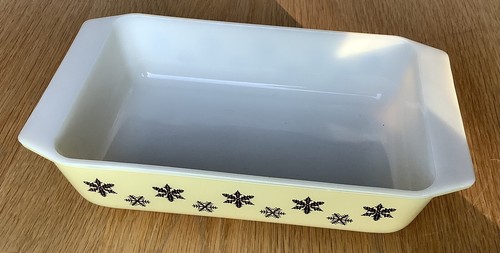 Vintage pyrex gaiety yellow - gaiety,