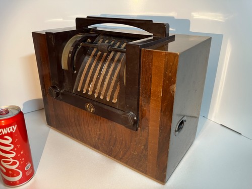 Vintage radio quirky - radio.,