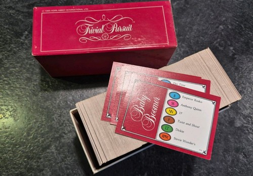 200 trivial pursuit - pursuit, cards