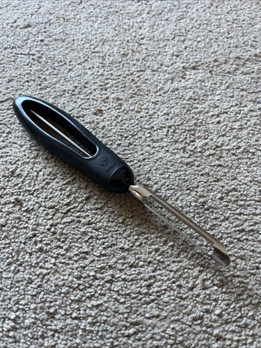 Pampered chef vegetable peeler - pampered,