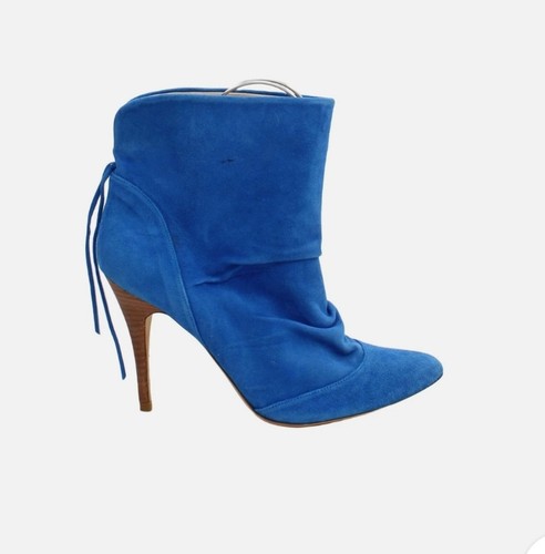 Pied terre blue suede - a,