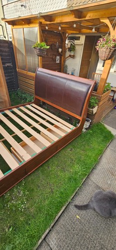 Sleigh bed