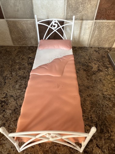 Sindy plastic single bed - plastic,