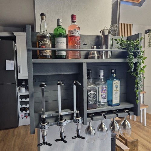 Wall mounted bar with - with, 3