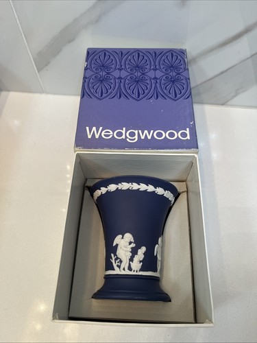 Dark blue wedgwood - dark,