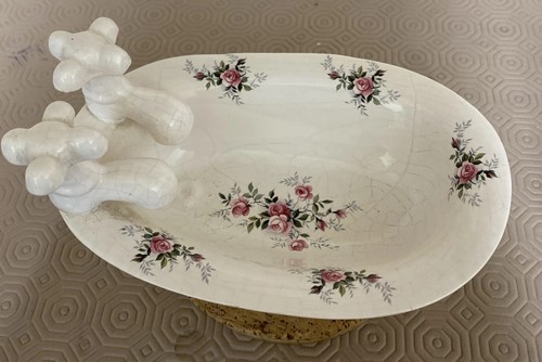 Bath tub shaped claw - tub, feet
