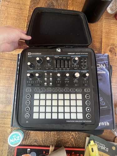 Novation circuit mono - circuit, station